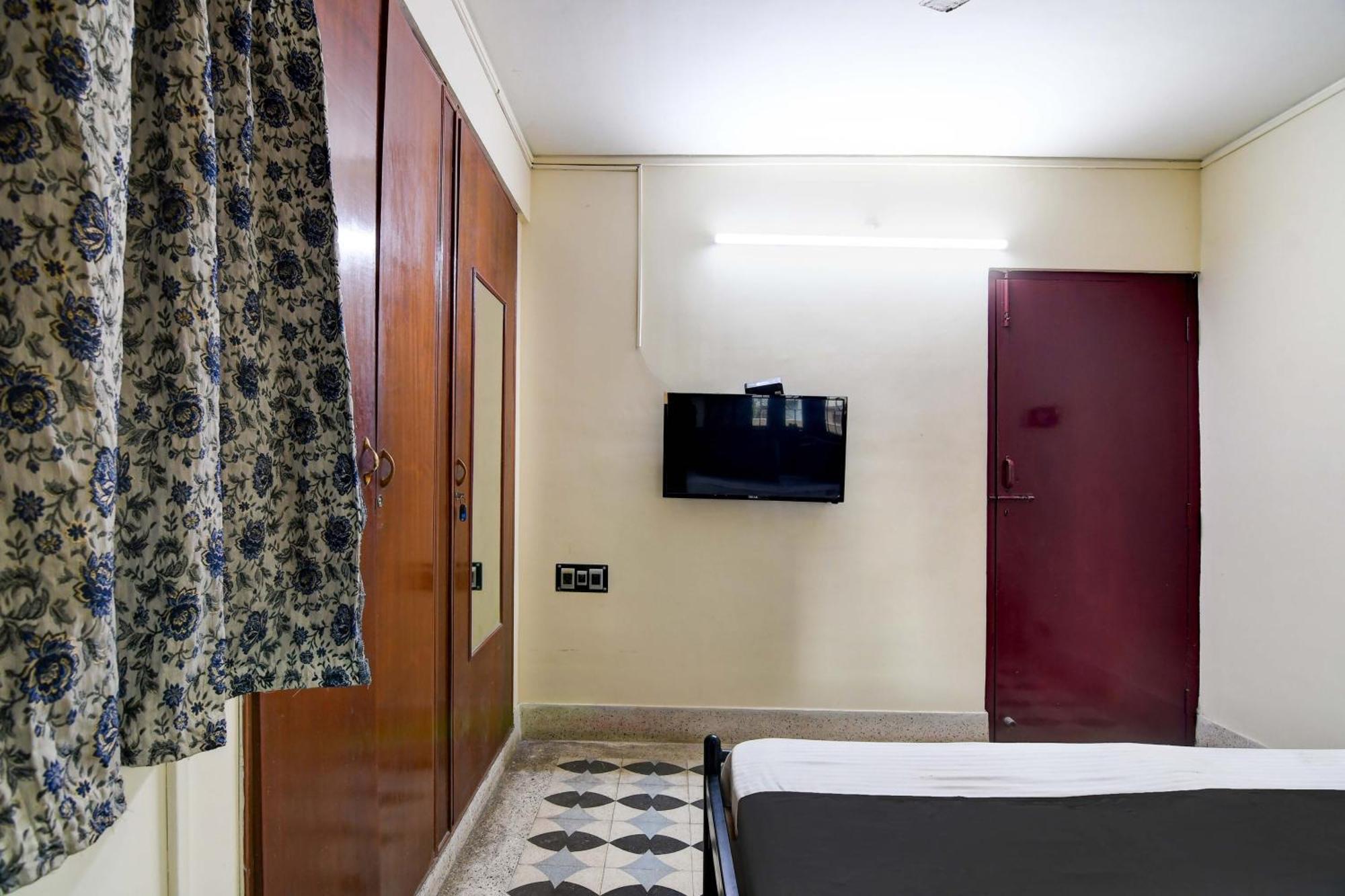 Oyo Simplex Guest House Behala Колката Екстериор снимка