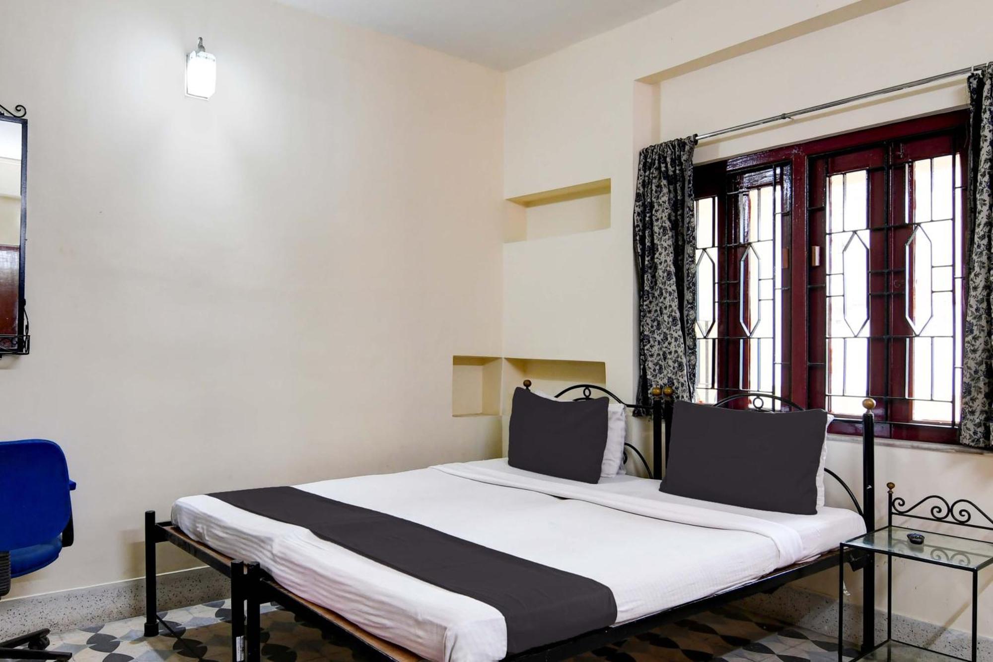 Oyo Simplex Guest House Behala Колката Екстериор снимка