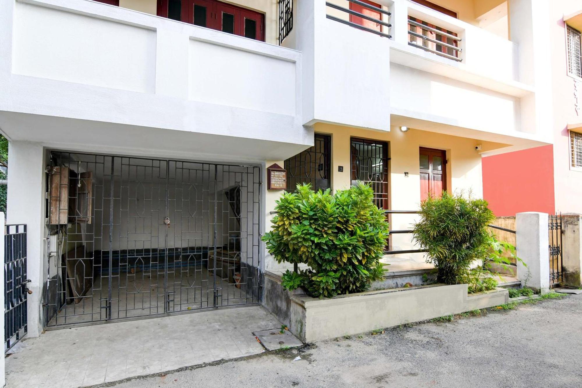 Oyo Simplex Guest House Behala Колката Екстериор снимка