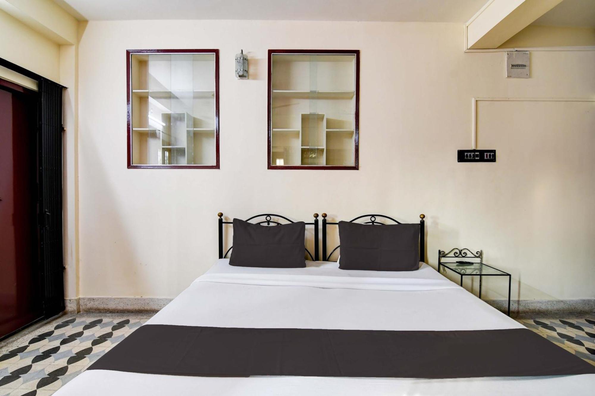 Oyo Simplex Guest House Behala Колката Екстериор снимка