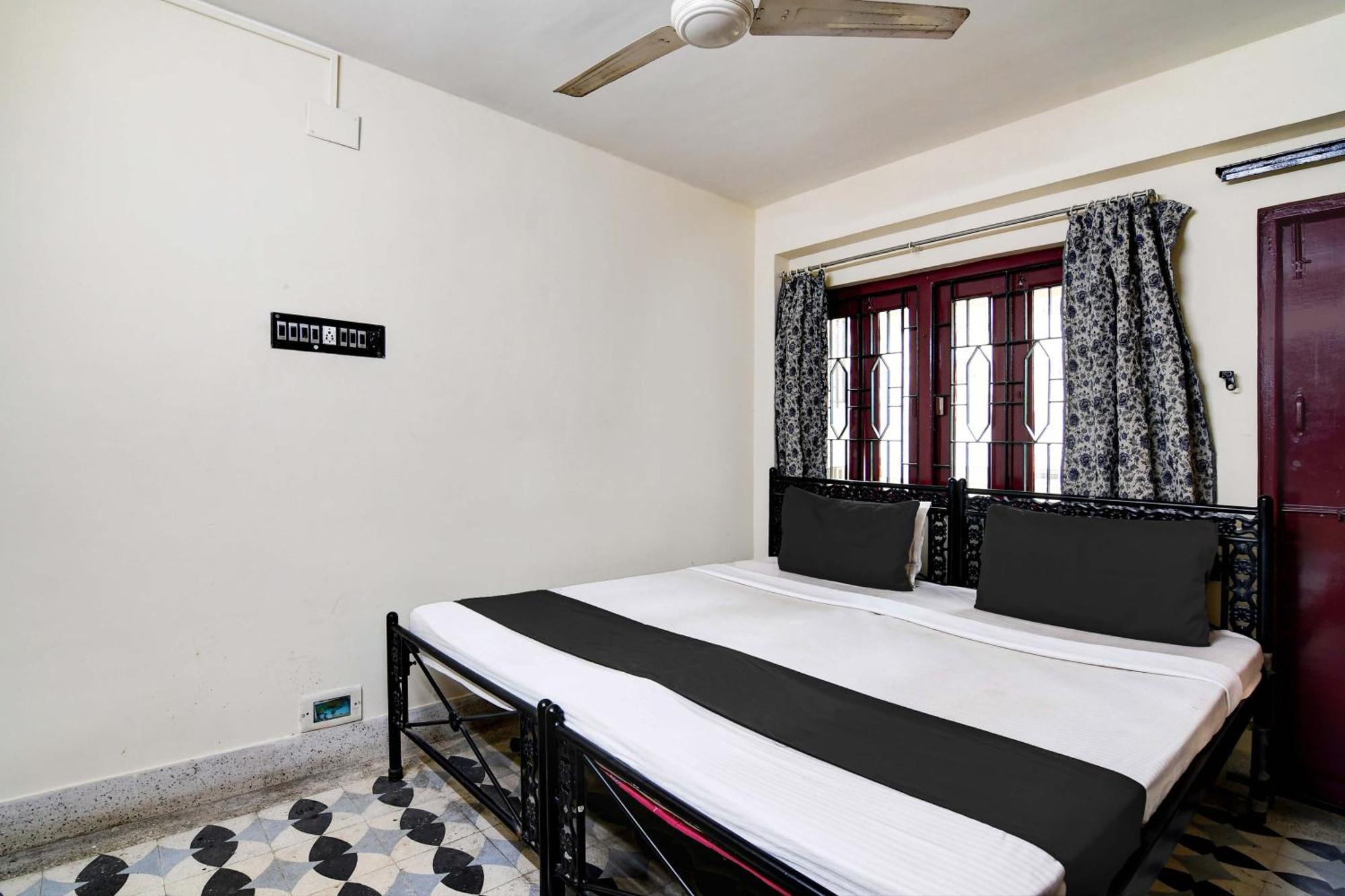 Oyo Simplex Guest House Behala Колката Екстериор снимка