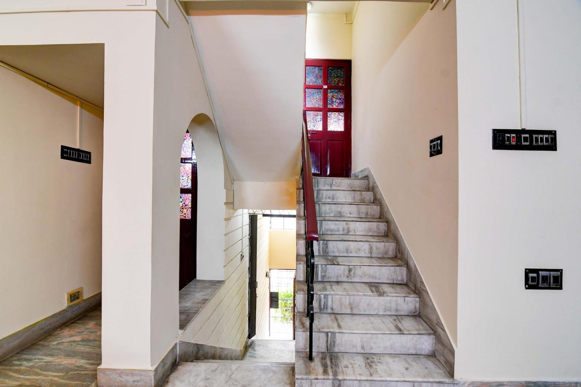 Oyo Simplex Guest House Behala Колката Екстериор снимка