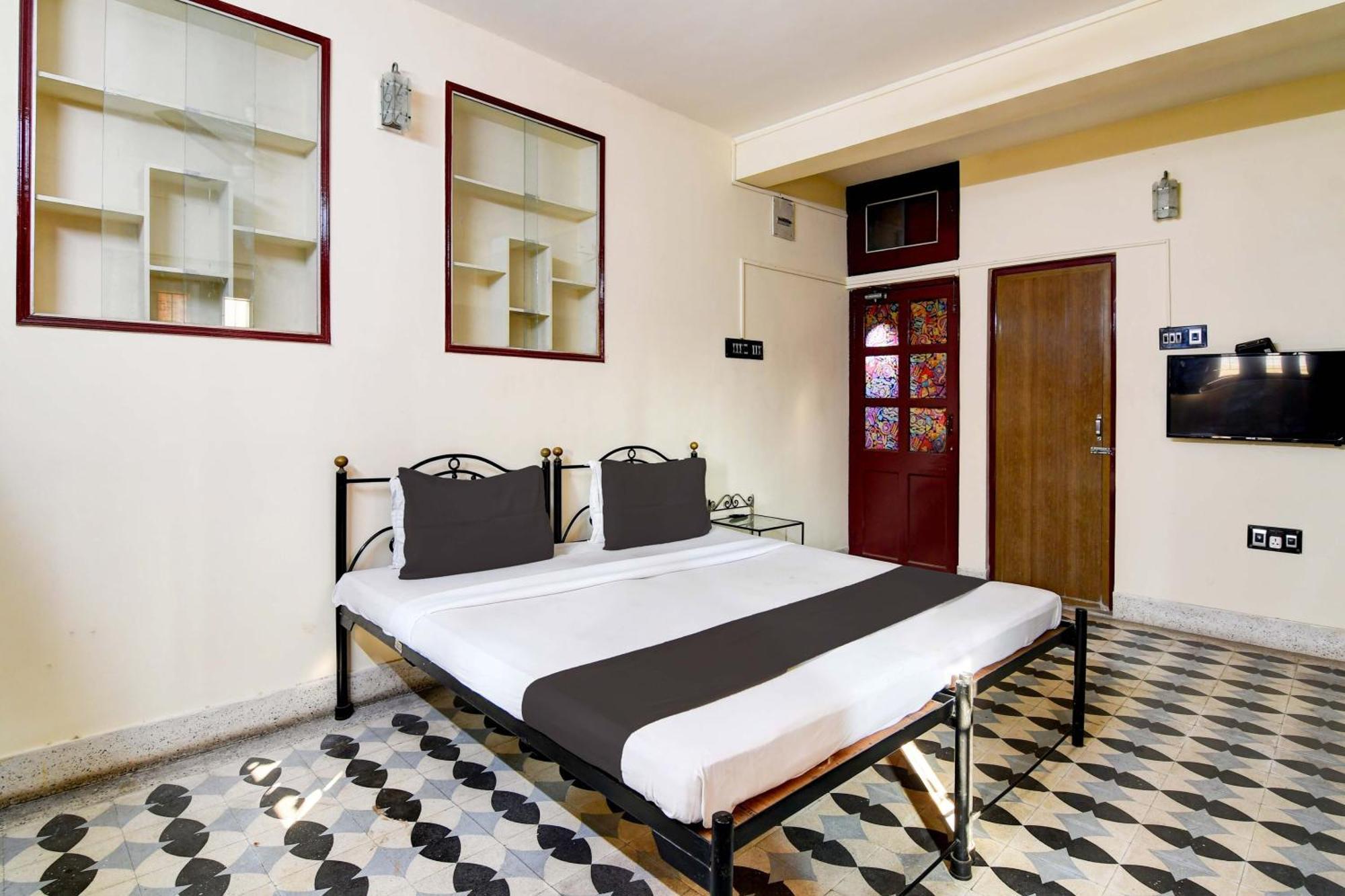 Oyo Simplex Guest House Behala Колката Екстериор снимка