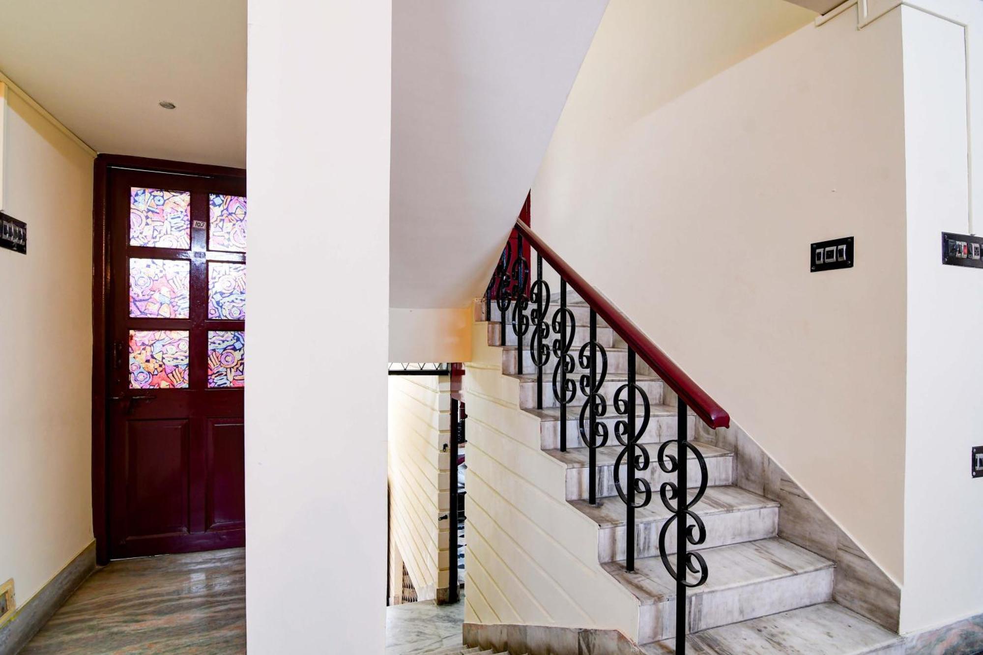 Oyo Simplex Guest House Behala Колката Екстериор снимка