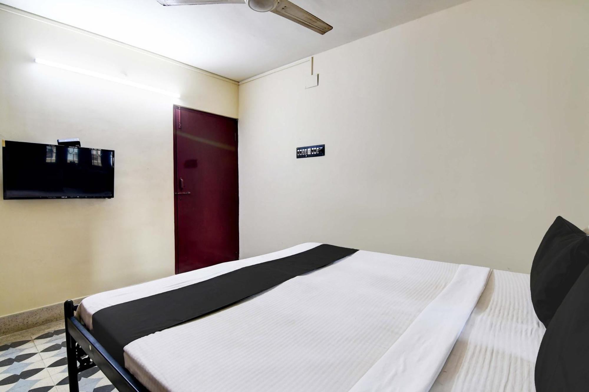 Oyo Simplex Guest House Behala Колката Екстериор снимка