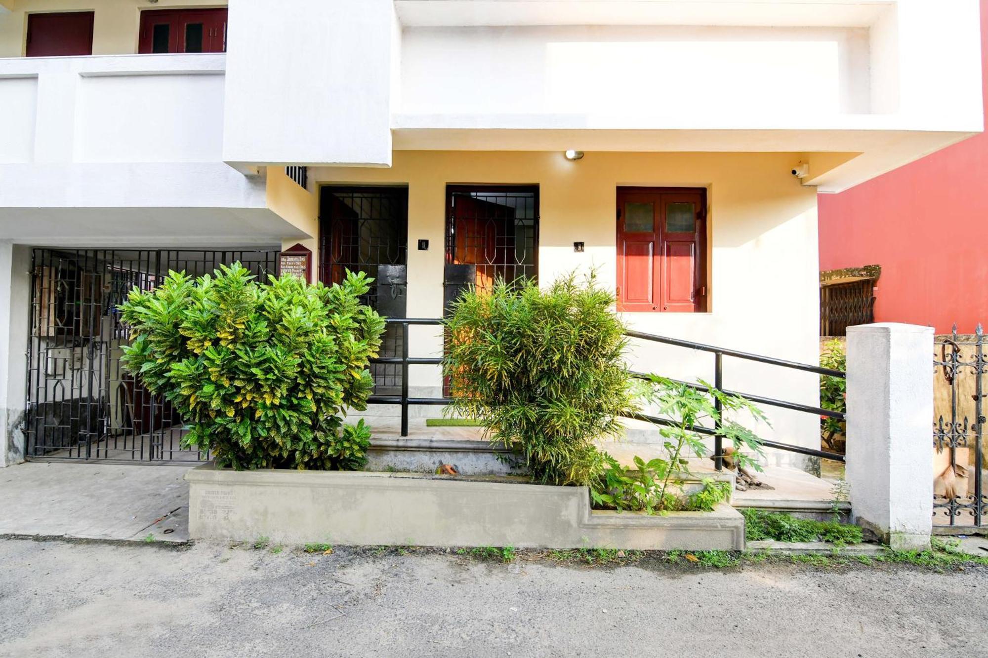 Oyo Simplex Guest House Behala Колката Екстериор снимка