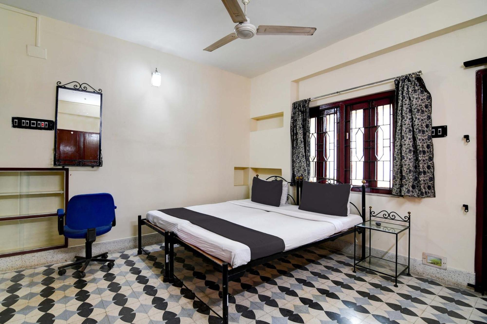 Oyo Simplex Guest House Behala Колката Екстериор снимка