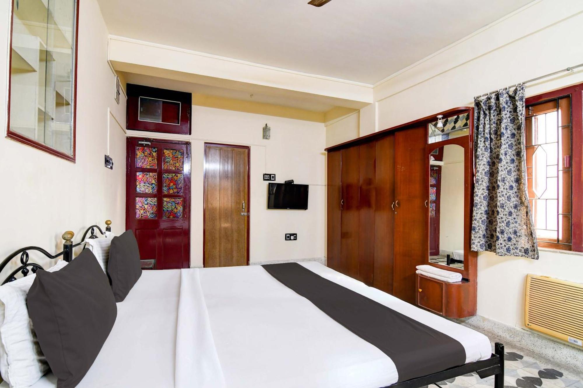 Oyo Simplex Guest House Behala Колката Екстериор снимка