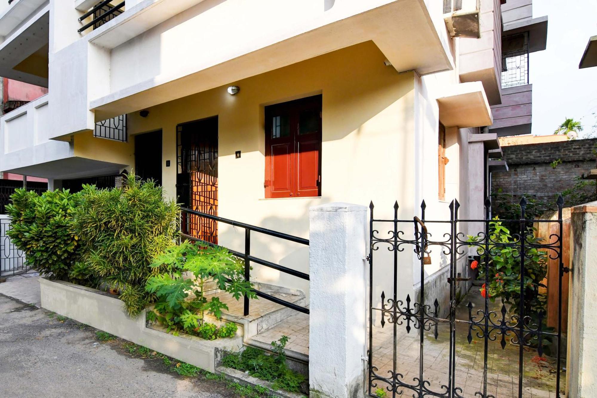 Oyo Simplex Guest House Behala Колката Екстериор снимка