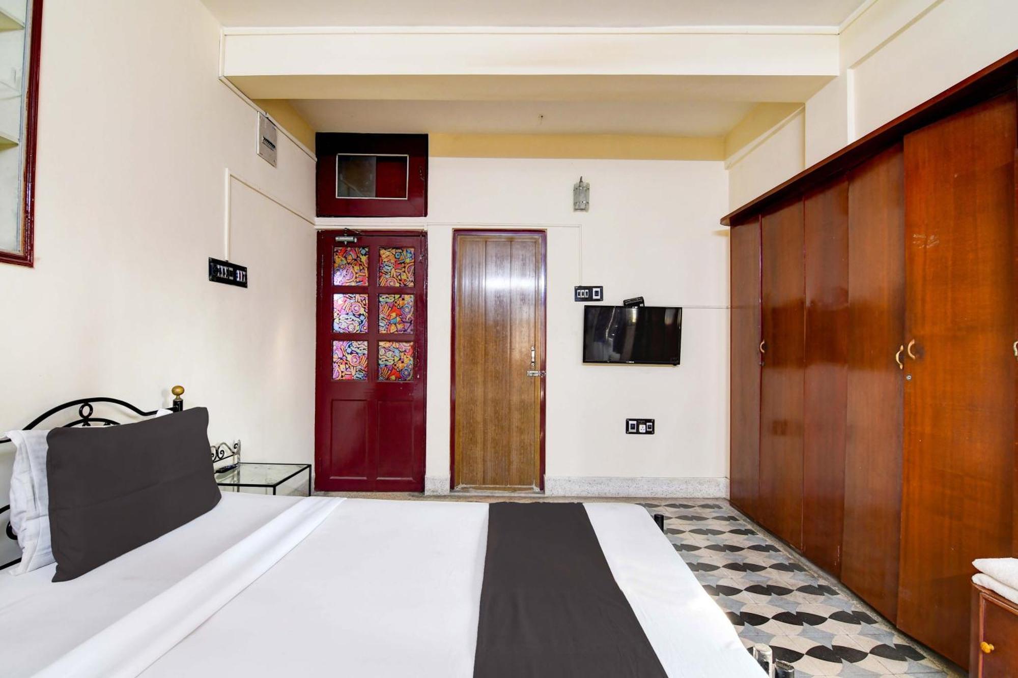 Oyo Simplex Guest House Behala Колката Екстериор снимка