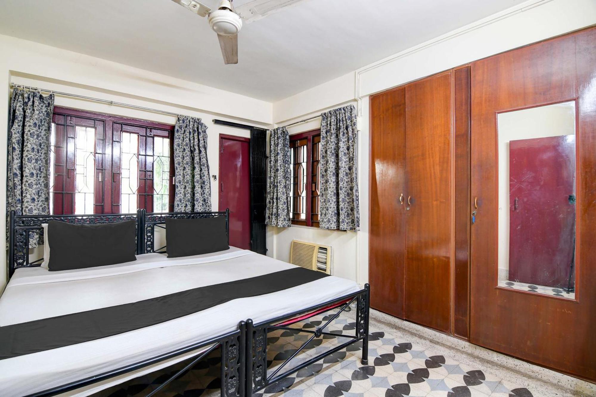 Oyo Simplex Guest House Behala Колката Екстериор снимка